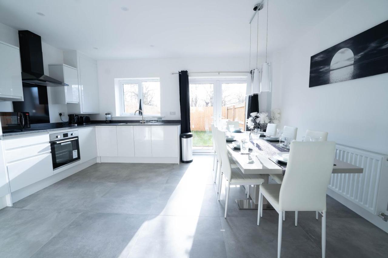 Entire Modern Home With Private Parking For 6/8 Persons Worksop Eksteriør billede